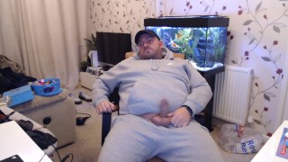 Bear Jock / Scally plaagt zijn lul en komt klaar op webcam voor onlyfans