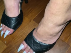 Long toenail claws in mules, red and white