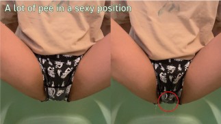Scène de pisse d’un homme mignon! Le bruit d’une grande quantité de pipi débordant est fou