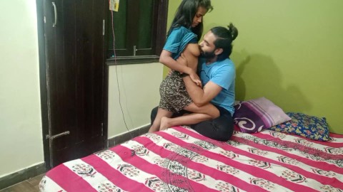 18 Years Old Juicy indienne Love baise hardcore avec du sperme dans la chatte