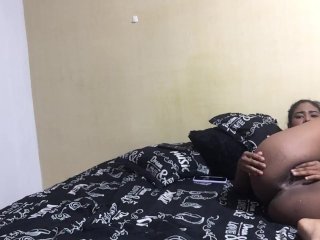 I send a video masturbating to my chemistry teacher to pass the subject