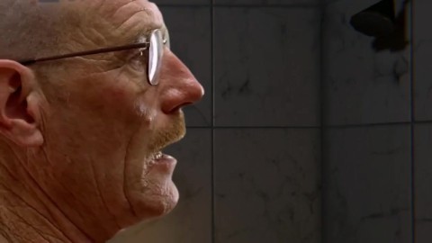 Hank vindt Walter White Naked in de douche