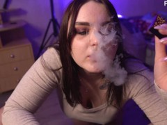 Вейп-минет-шлюшка поедает сперму - Screenshot 7 of 16 - Petite