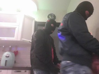 GEKKE Harde TRIO BDSM Sessie Met 2 SKINHEADS En POLITIE SLAAF - HARD GAGGING, SLAP En FOOT