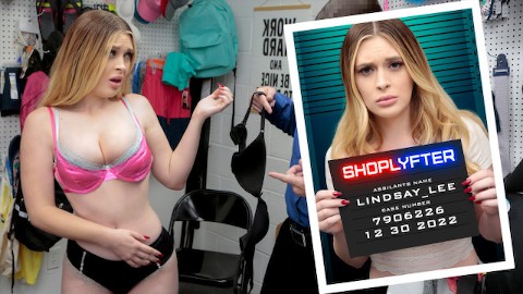 Mollige tiener met grote tieten Lindsay Lee krijgt verrassingscreampie in de achterkamer van een winkel - Shoplyfter