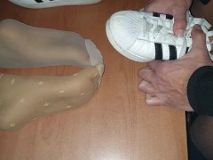 Fucking and cumming inside her smelly superstar while i look her nylon feet without touching them