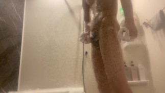 [Японский любитель] Мазохистский гей, который сжимал свой член, когда заметил, что он возбужден, ког