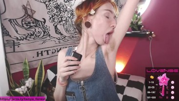 👁redhead girl smokes and licks hairy armpits👁