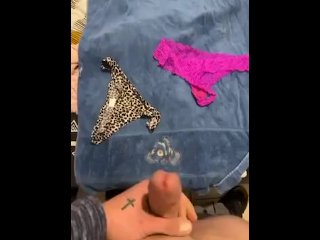 Ejaculation Massive Sur Les Strings De Ma Femme