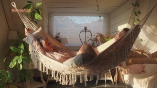 Взаимная мастурбация и чувственный секс солнечным днём