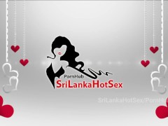 Video ගාර්ඩ්න් එකේ කෑල්ල එක්ක කුඩේ අස්සේ sri lankan couple romance with sexy boobs in the public garden