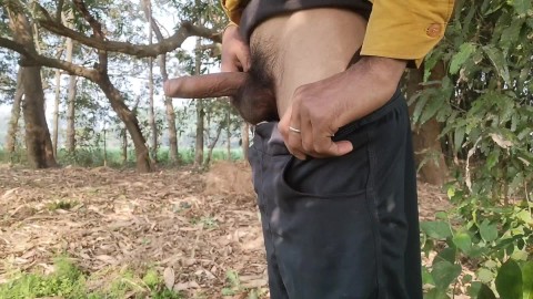 Big Lund Masturbation In Public Forest .