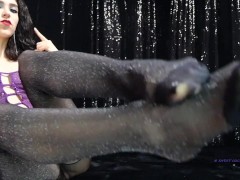 Addicted to my shiny pantyhose - Screenshot 10 of 16 - Mesmerize