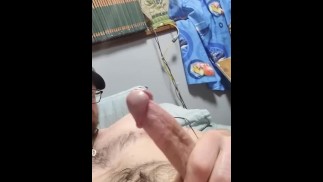 角质螺柱玩弄和脉动他漂亮粗壮的鸡巴