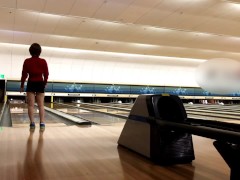 新年ミニスカノーブラボーリング！パンチラしまくり！！！Tバックもジロジロ見られて中はグチュグチュ♡/日本人カップル/熟女/素人/パイパン/スタイル抜群/巨乳/美女/無修正/変態 /露出/パンチラ