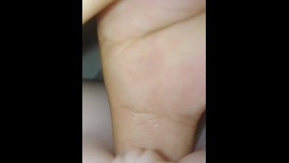 年轻学生在性玩偶中自慰