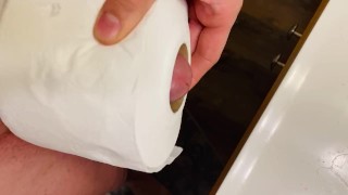 Toiletpapier rol cumshot