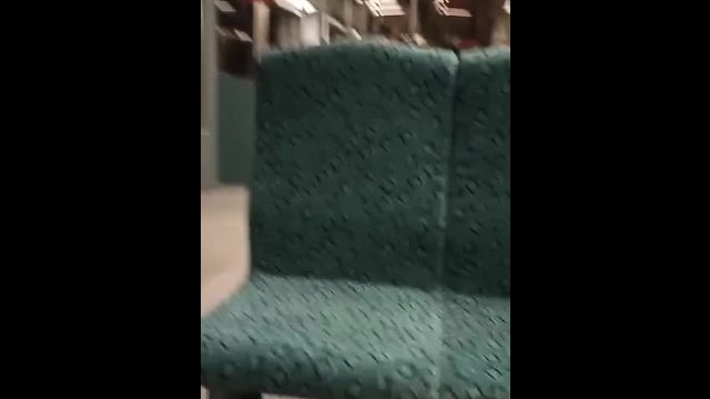 電車の中で短いオナニー