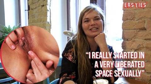 Ersties: Dänisches Babe befriedigt ihre haarige Fotze mit einem Glassdildo
