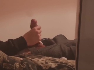 Поглаживаю себя, пока ты не придешь.