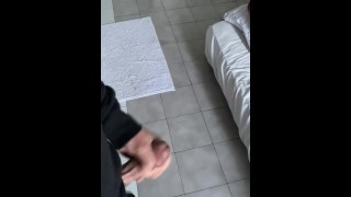 Pinoy masturbeert in het appartement
