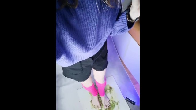 Watch Bondage Video:Giantess CRUSHES kiwi under her FEET