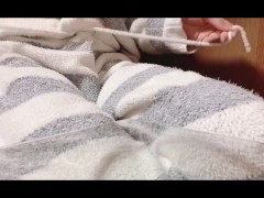 【日本人 素人 個人撮影】ガラステーブルで角オナニー、クリトリスをひたすら擦り付けてイッちゃう - Screenshot 1 of 16 - Japanese