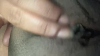 揉搓我的乌木阴蒂