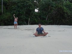 Video MEDITATION ON THE BEACH, DEEP BLOWJOB FROM A STRANGER!