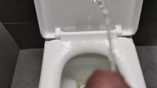 Pissen op openbare toiletten
