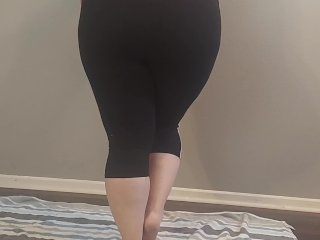 Amb3r Lynn desperately pees herself in her tight leggings