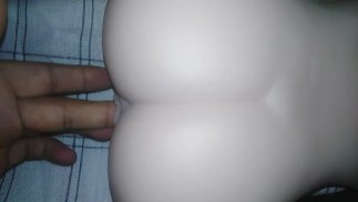 直到她的阴户开始变湿 - 性玩偶