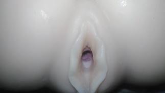 POV chatte humide gluante remplie de crème blanche - poupée sexuelle