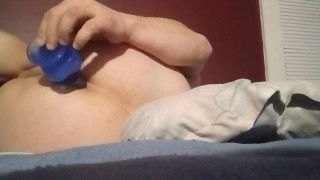 Follando mi culo recién afeitado