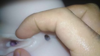 Orgasmische Muschi mit Hand - Sexpuppe