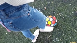 Se COGE a SU ENTRENADOR En La CANCHA DE FÚTBOL NO LE IMPORTA QUE ...