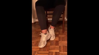 Сводная сестра игнорирует тебя