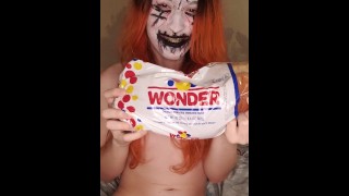 La peor revisión de pan de todos los tiempos: Vampiro trans se folla wonder bread