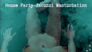 Juego de video fiesta en casa masturbándose en el hottub