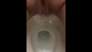 女学生的淘气小便