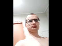Стеснительный омежка трясется от похоти в ванной - Screenshot 1 of 16 - Kink