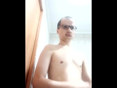 Стеснительный омежка трясется от похоти в ванной - Screenshot 7 of 16 - Cuckold