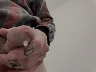 Masturbaiting at Work in the Bathroom Cumshot
