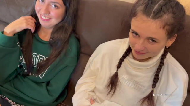 2 students invite 2 female friends to the apartment for a group party (DisDiger)