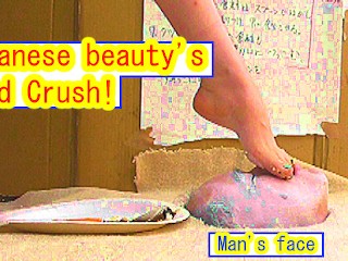 The Man Eats Food Stuck to the Sole of Japanese Beauty's Foot!