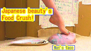 The man eats food stuck to the sole of Japanese beauty's foot!