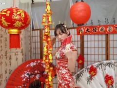 AB079 新春特辑-人体春联挠痒射精(中英字幕)恋足.挠痒.颜面骑乘.射精.旗袍.丝袜 2/16