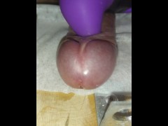 Дрочит бесконтактным вибратором уздечку члена - Screenshot 9 of 16 - Vibrator