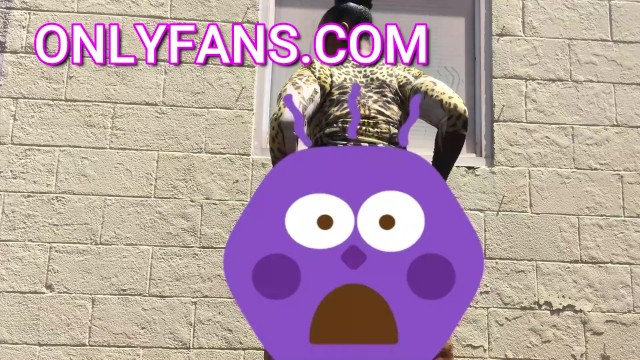 BOSS CAME OUTSIDE AN CAUGHT HER SHAKIN AZZ DURING A DARE - MILF