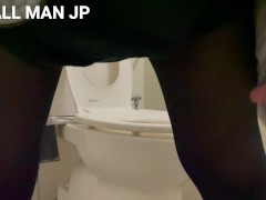 Sweet girl's bold pee ♡ Large amount of leakage in public toilet